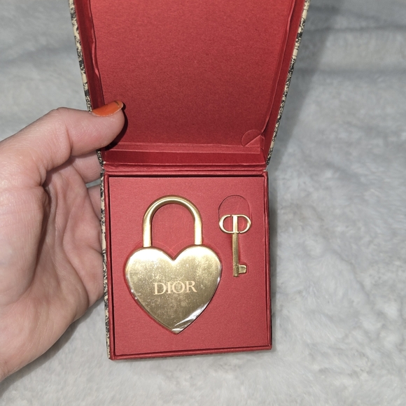 Christian Dior Heart Padlock Brand New - Picture 4 of 7
